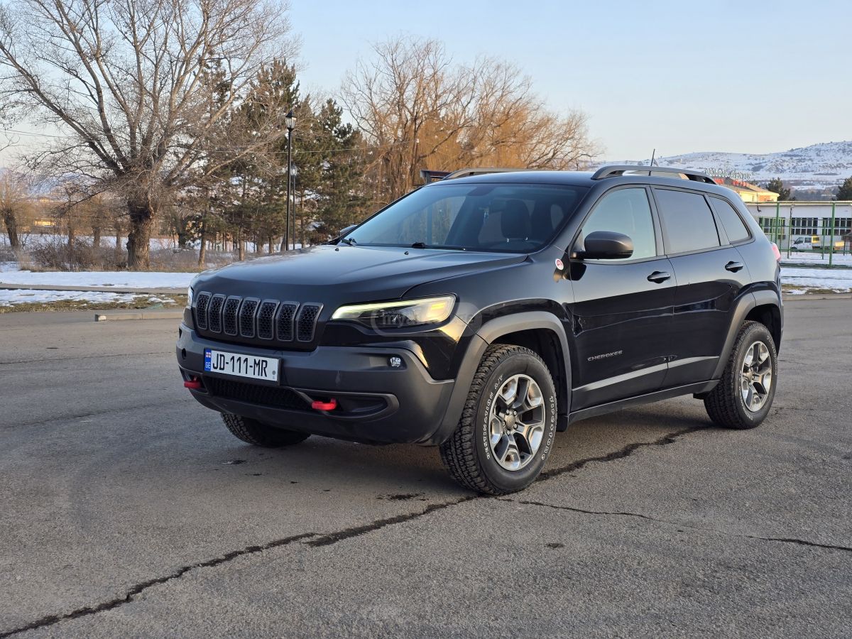 Jeep Cherokee - фото 2