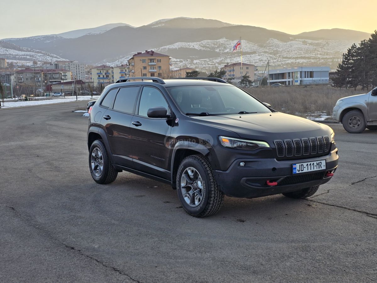Jeep Cherokee - фото 3