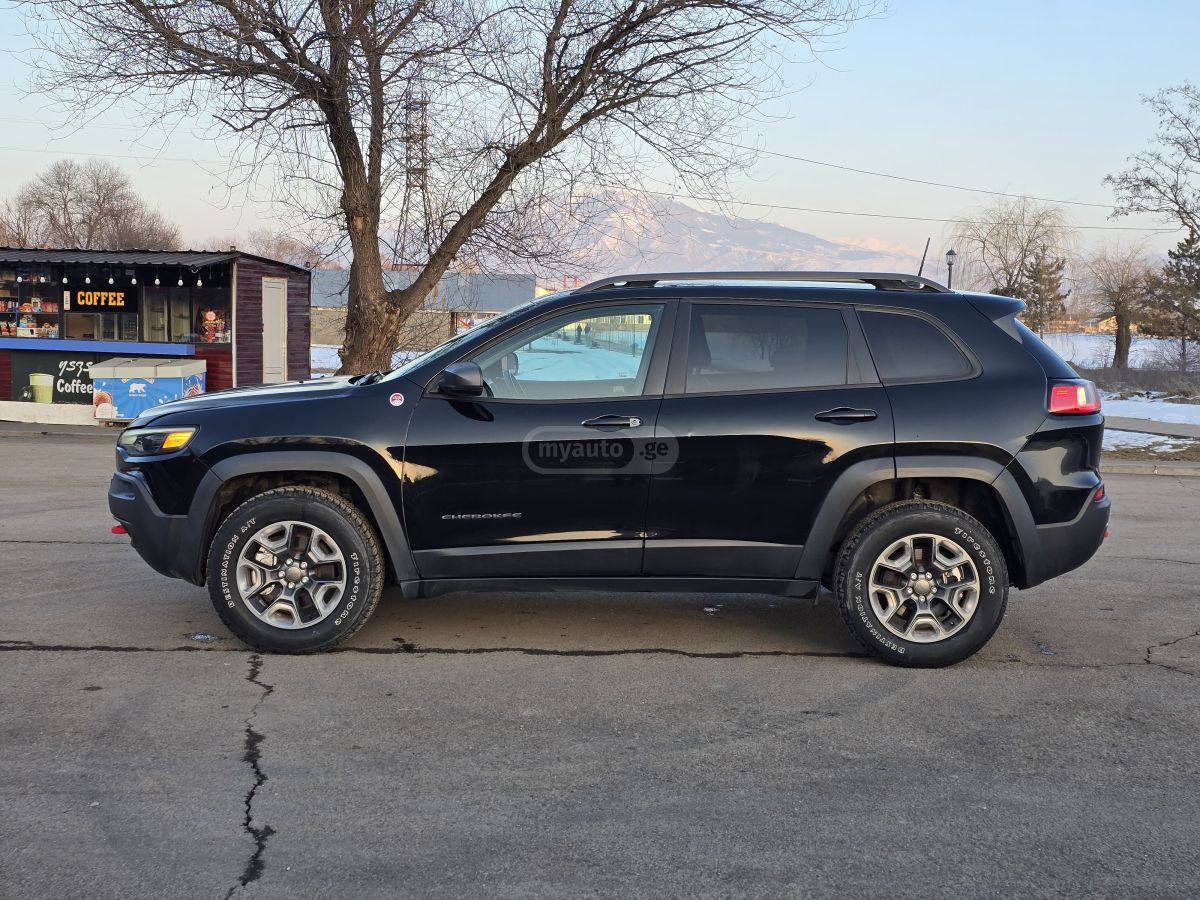 Jeep Cherokee - фото 4