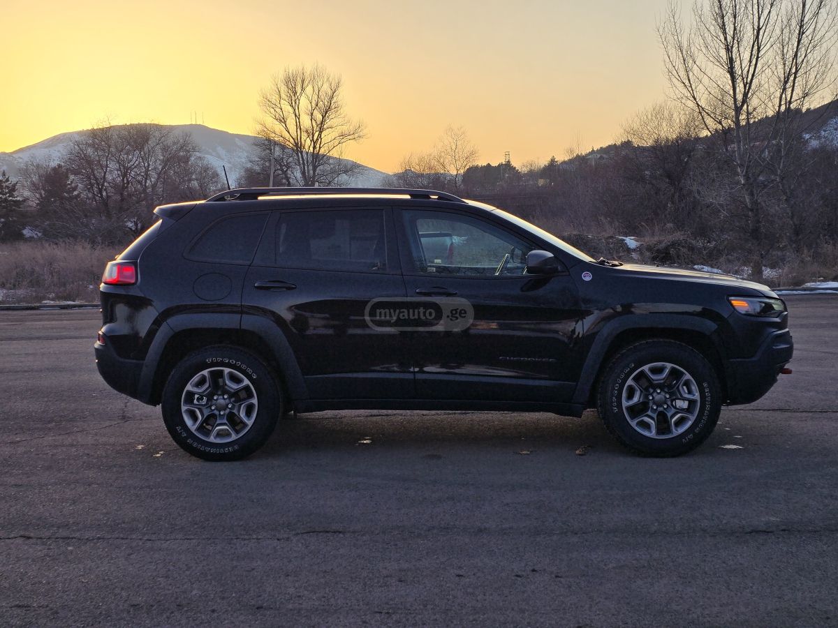 Jeep Cherokee - фото 7