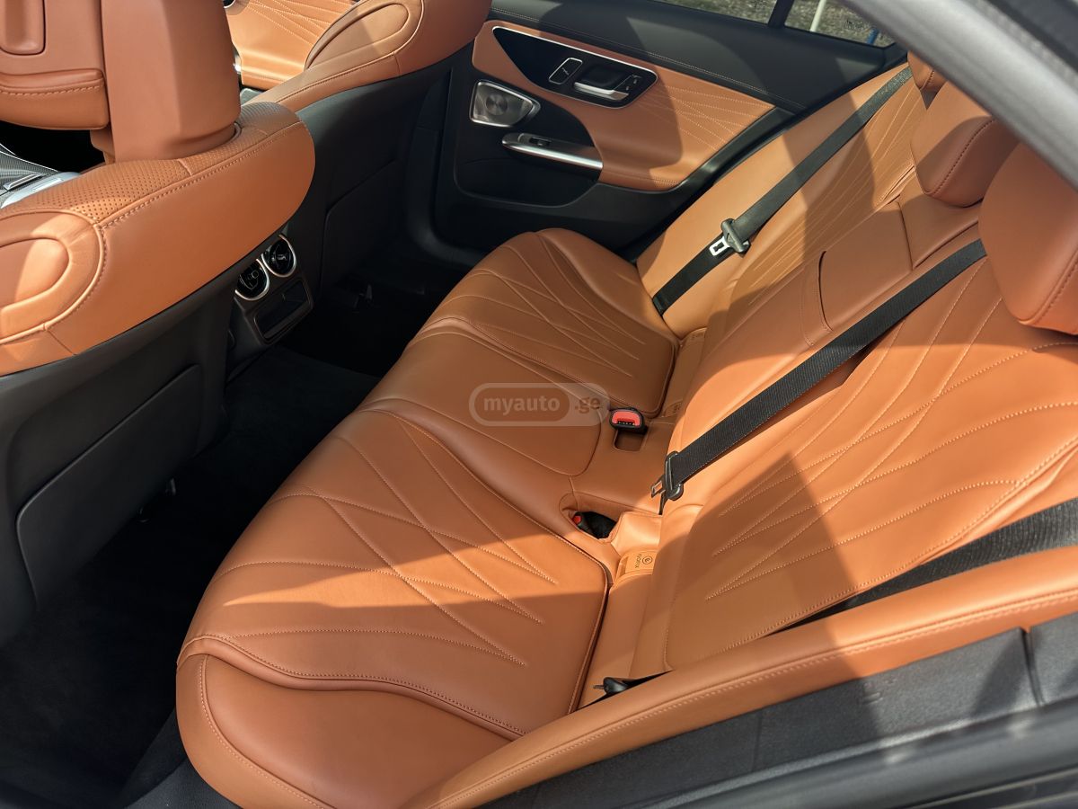 Mercedes-Benz C 63 AMG - фото 14