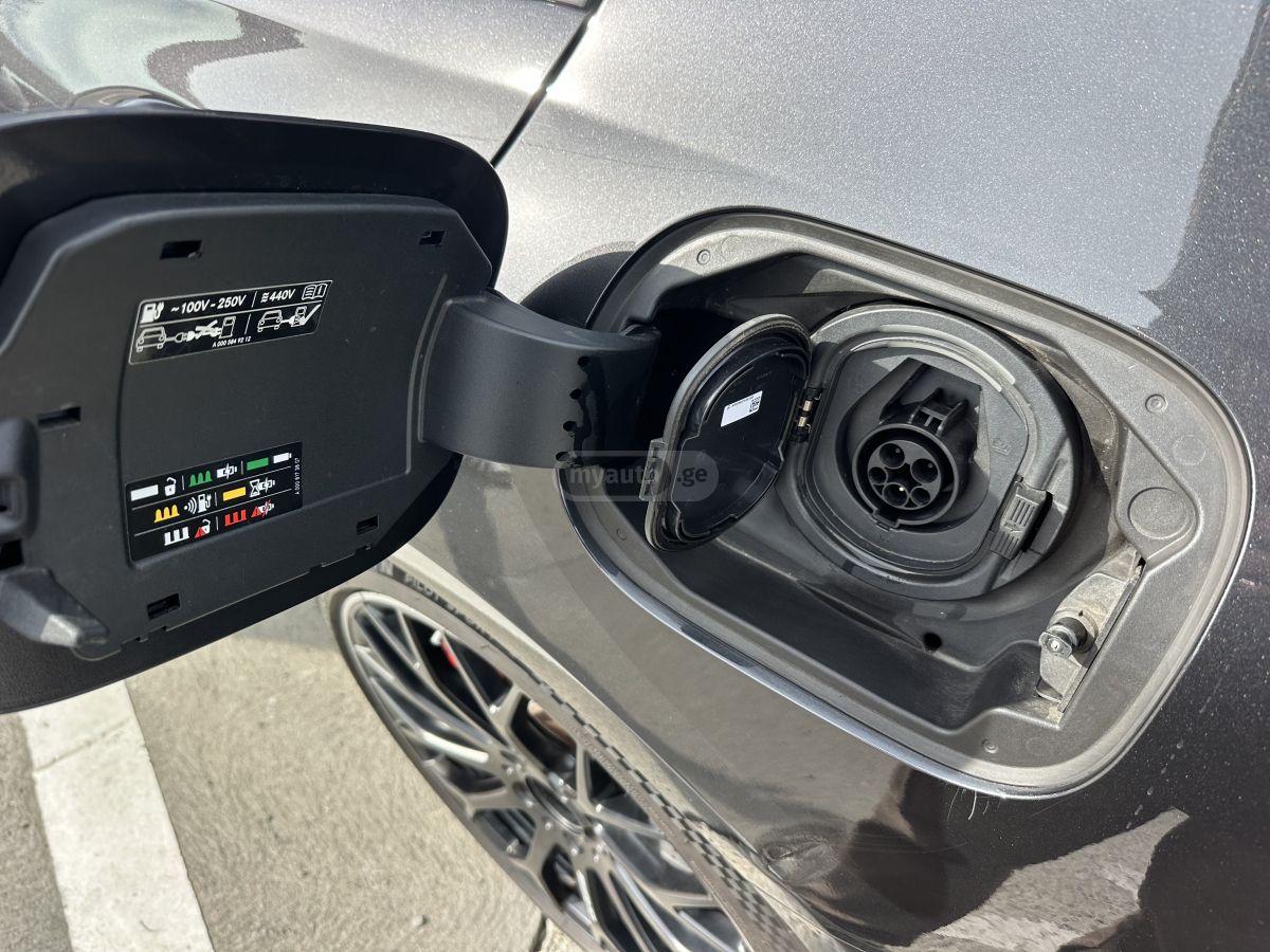 Mercedes-Benz C 63 AMG - фото 15