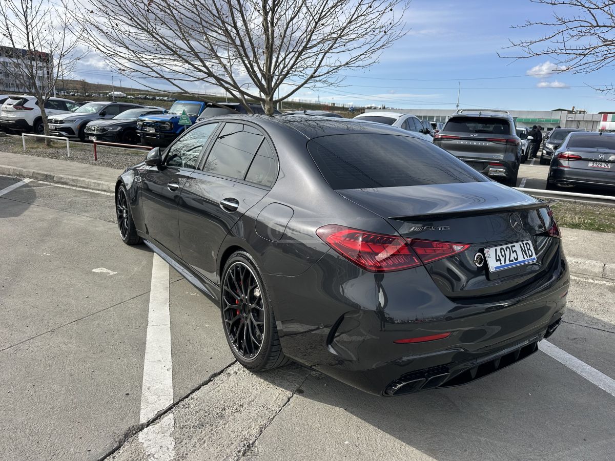 Mercedes-Benz C 63 AMG - фото 5