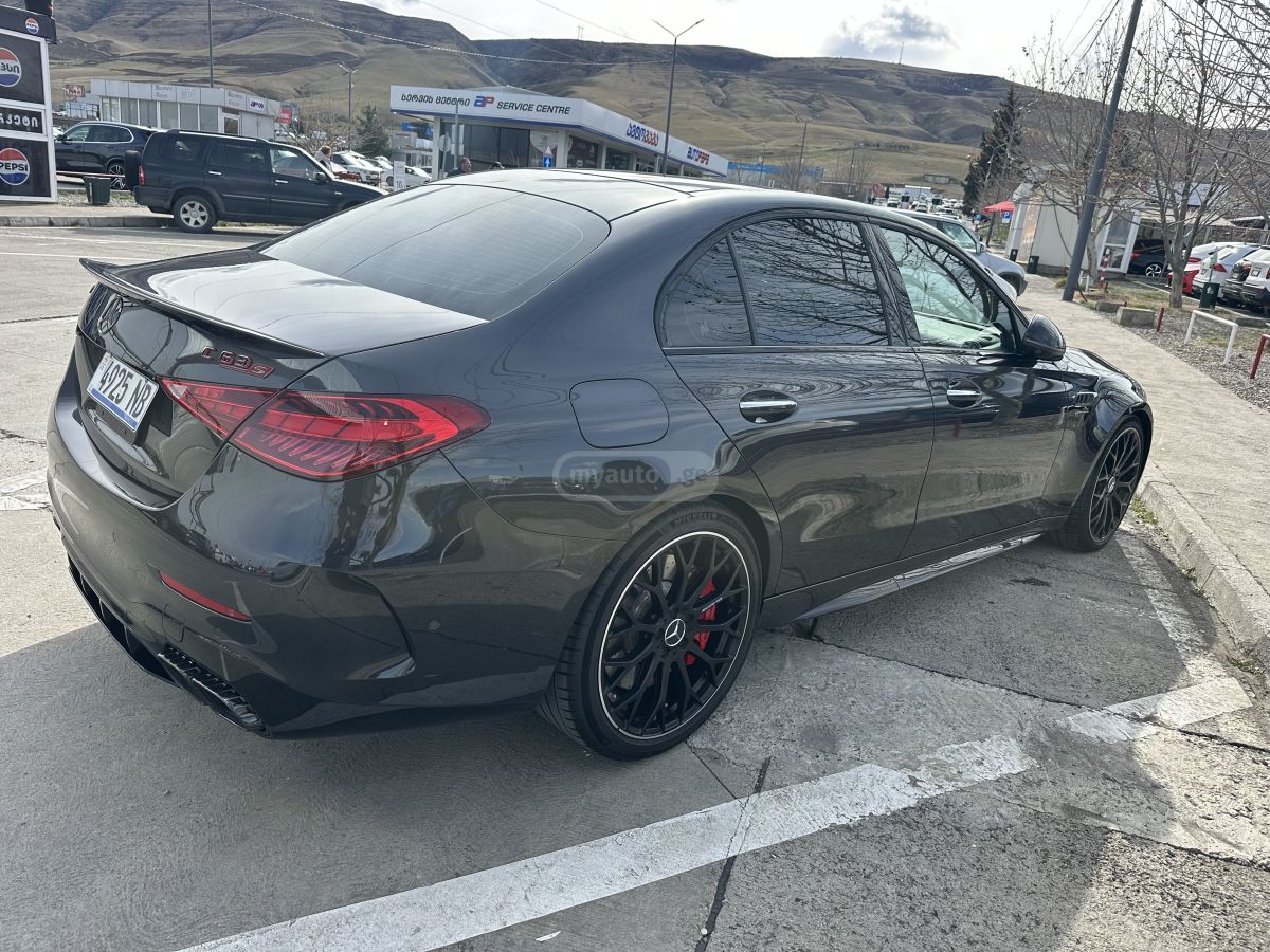 Mercedes-Benz C 63 AMG - фото 7