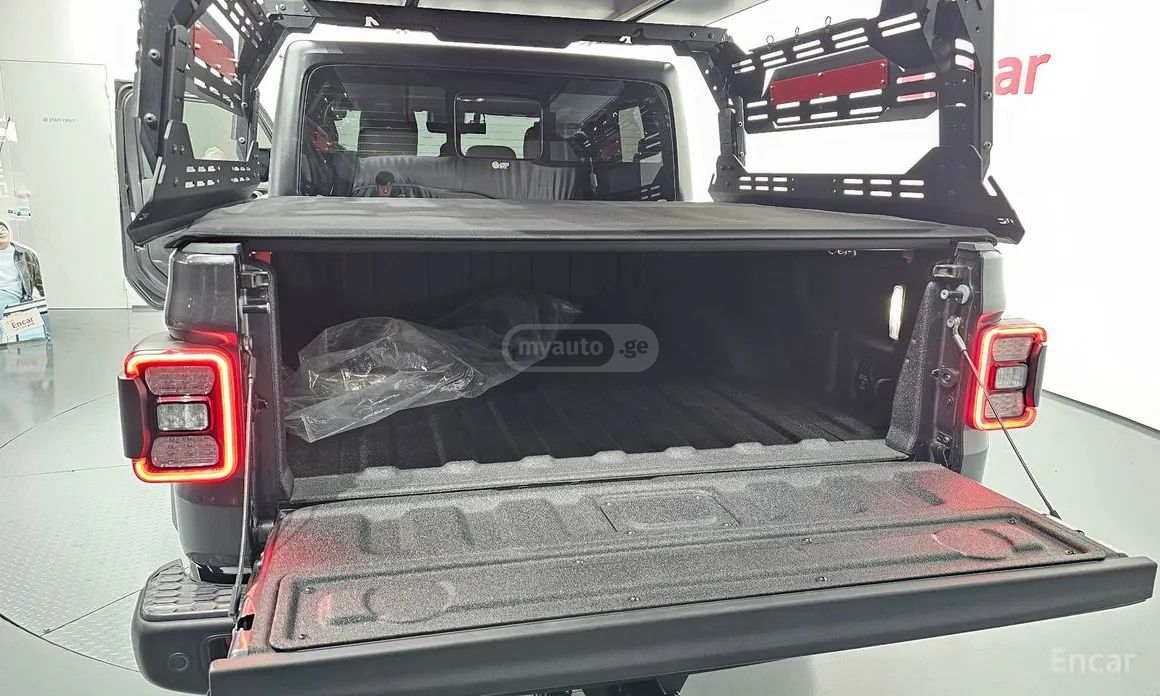 Jeep Gladiator - фото 11