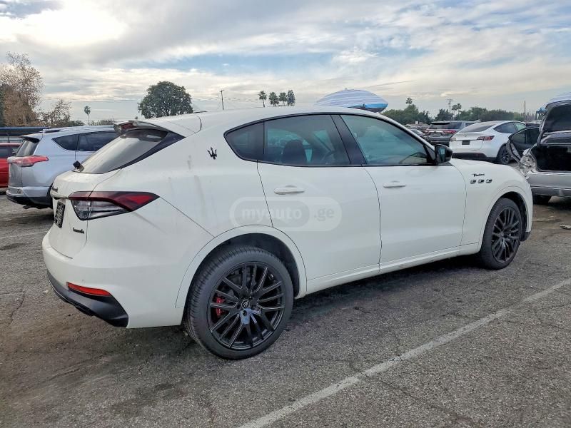 Maserati Levante 2023 — миниатюра 3