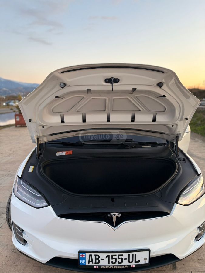 Tesla Model X - фото 11