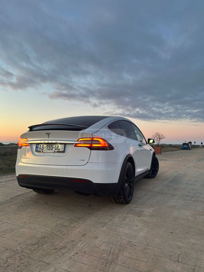 Tesla Model X - фото 3