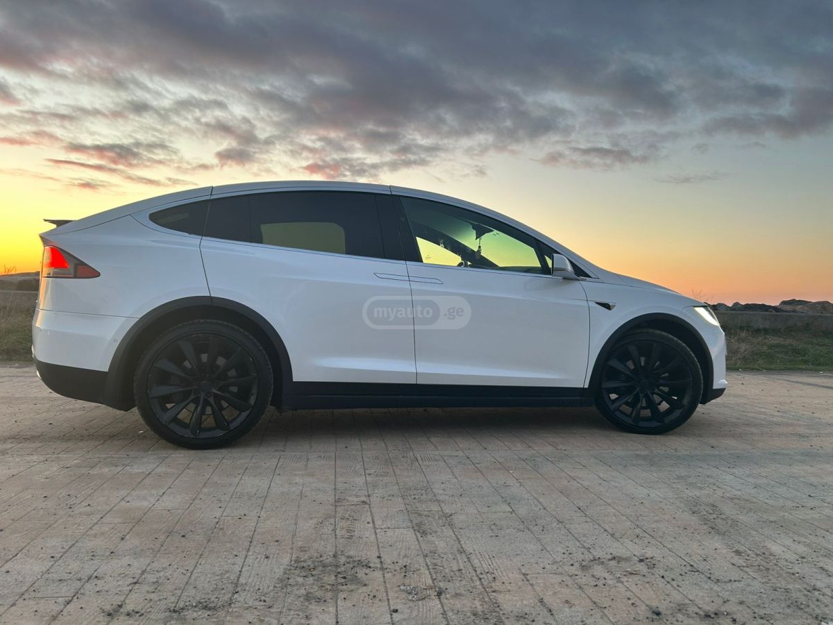Tesla Model X - фото 5