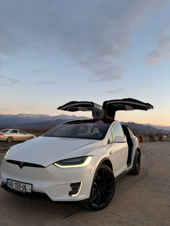 Tesla Model X - фото 7