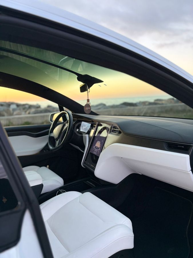 Tesla Model X - фото 8