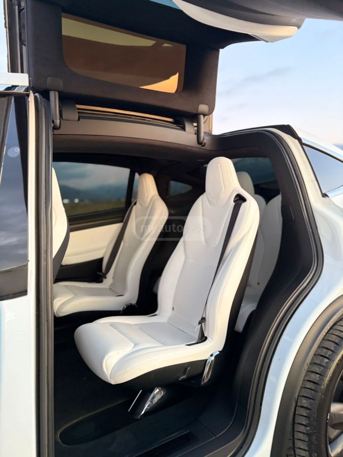 Tesla Model X - фото 9