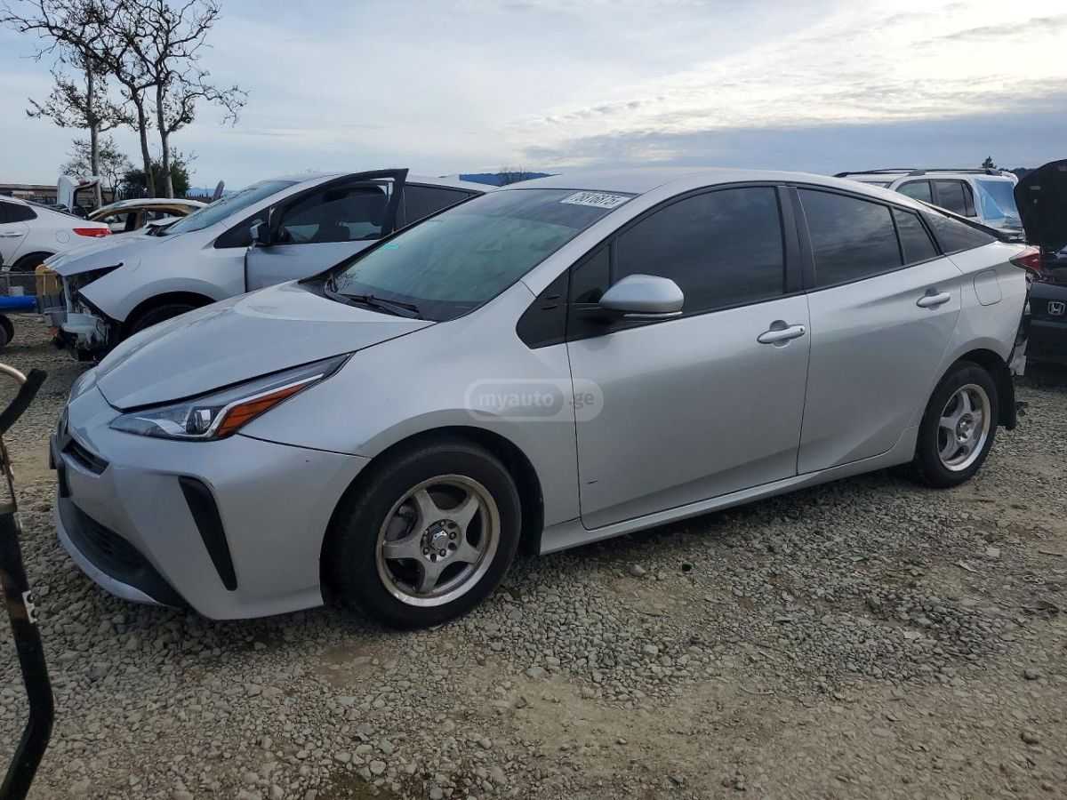 Toyota Prius - фото 1