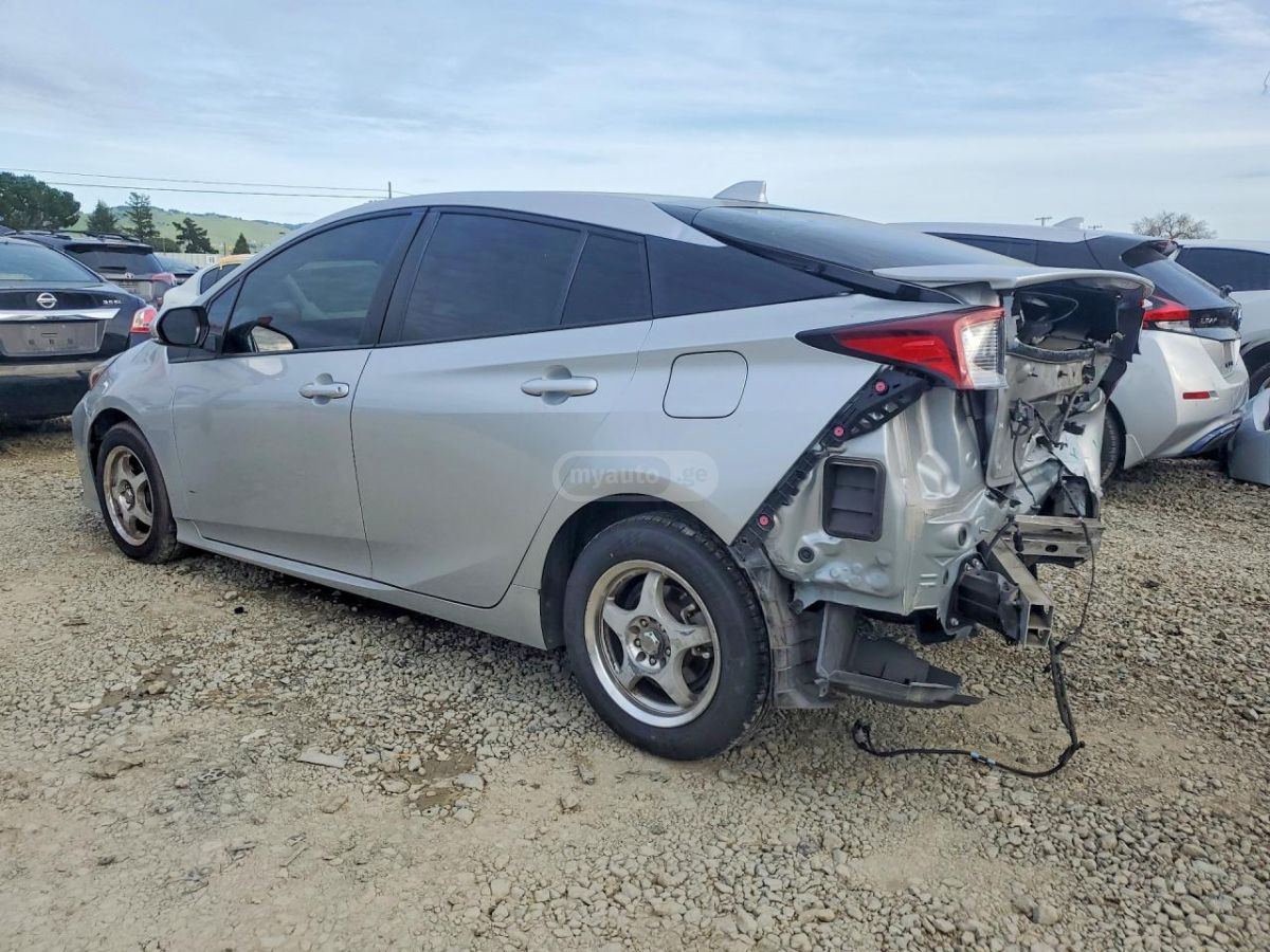 Toyota Prius - фото 2