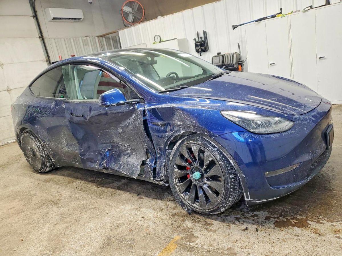 Tesla Model Y - фото 4