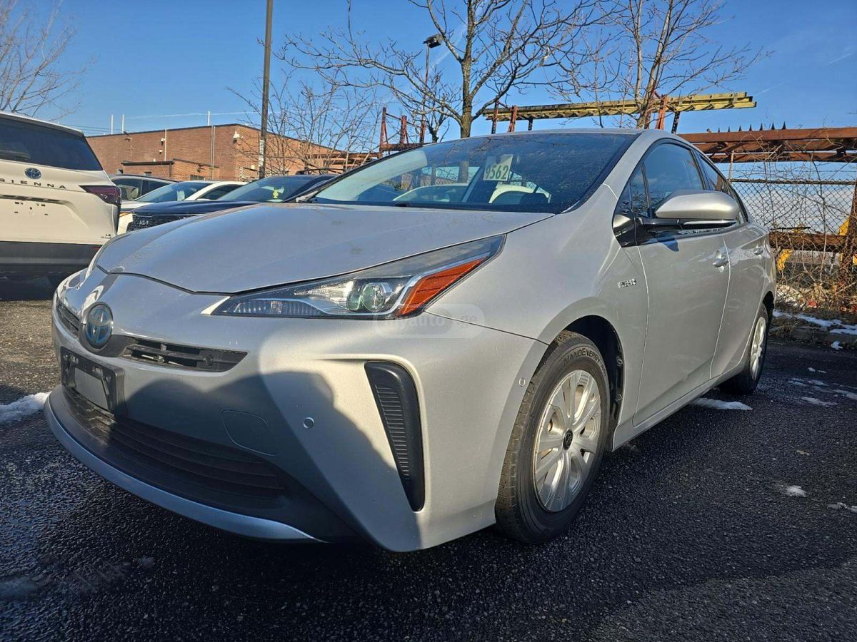 Toyota Prius - фото 1