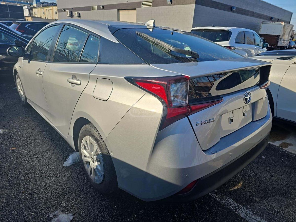 Toyota Prius - фото 2