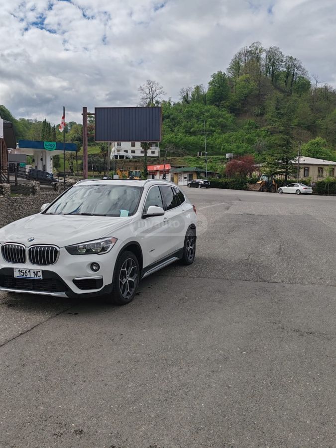 BMW X1 - фото 1