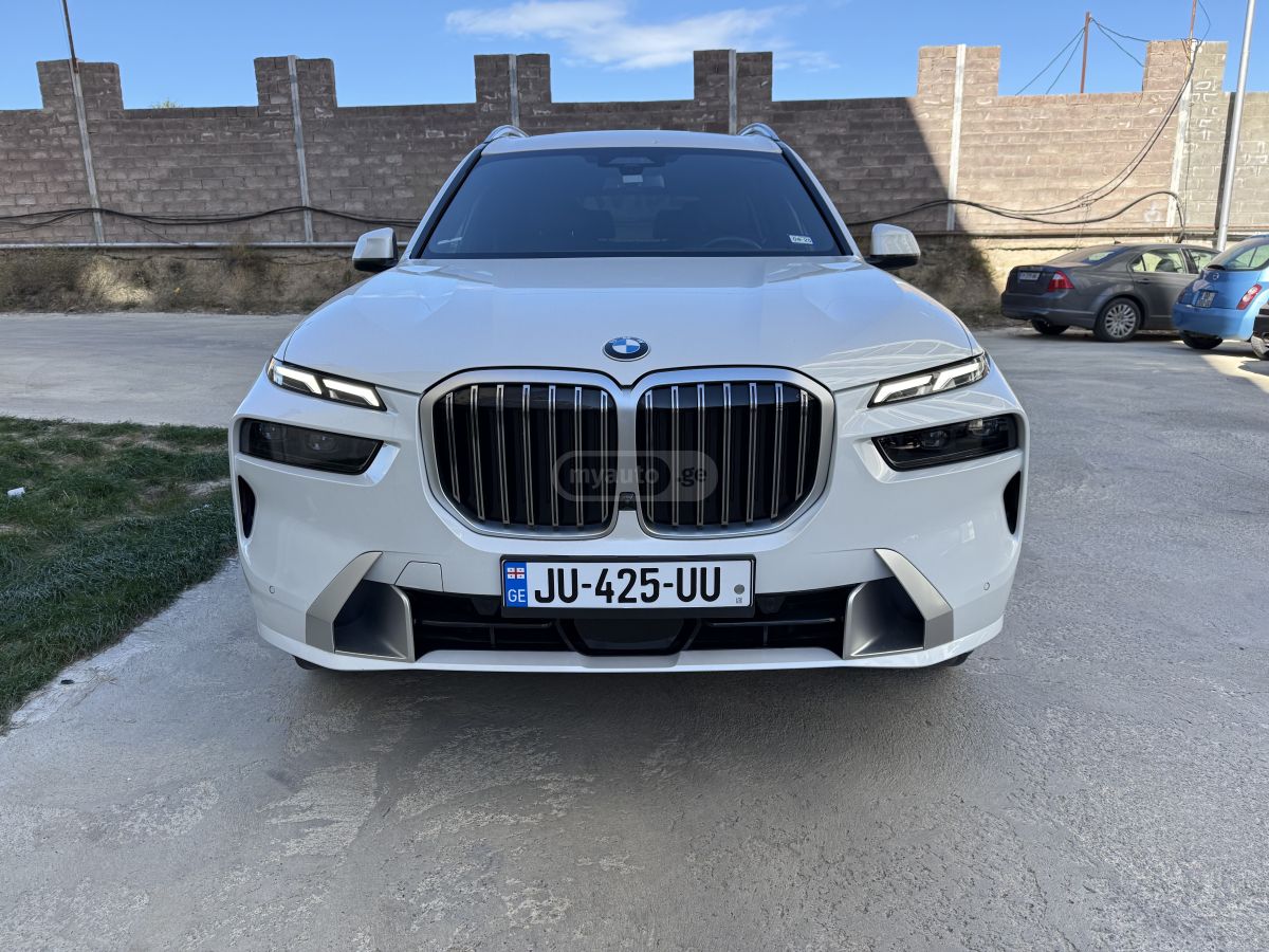 BMW X7 - фото 1