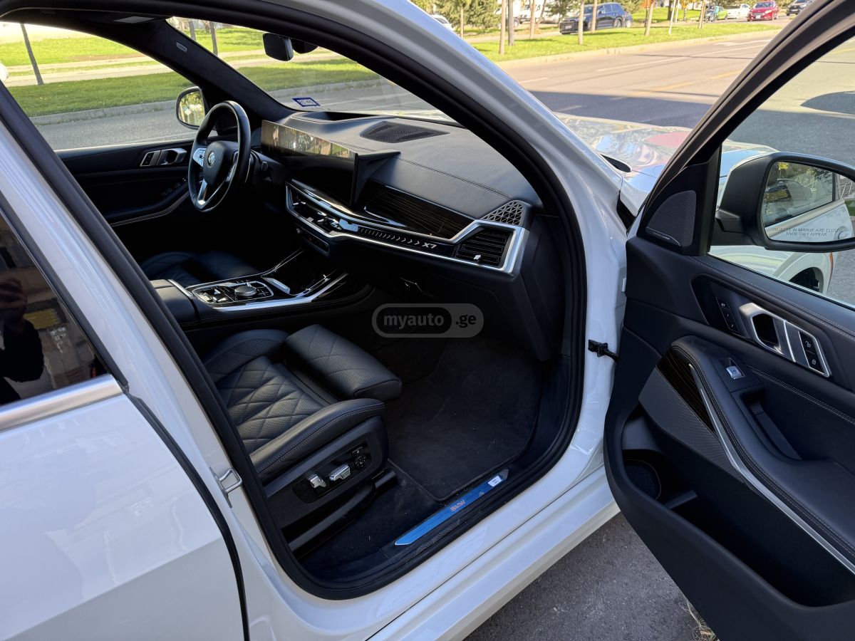 BMW xDrive40i 4dr All-Wheel Drive — миниатюра 13