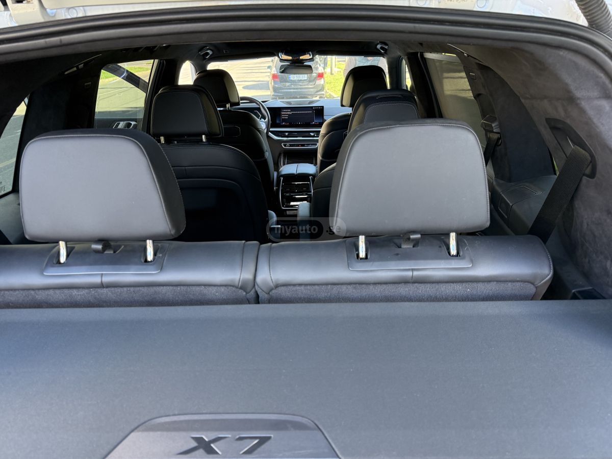 BMW xDrive40i 4dr All-Wheel Drive — миниатюра 14