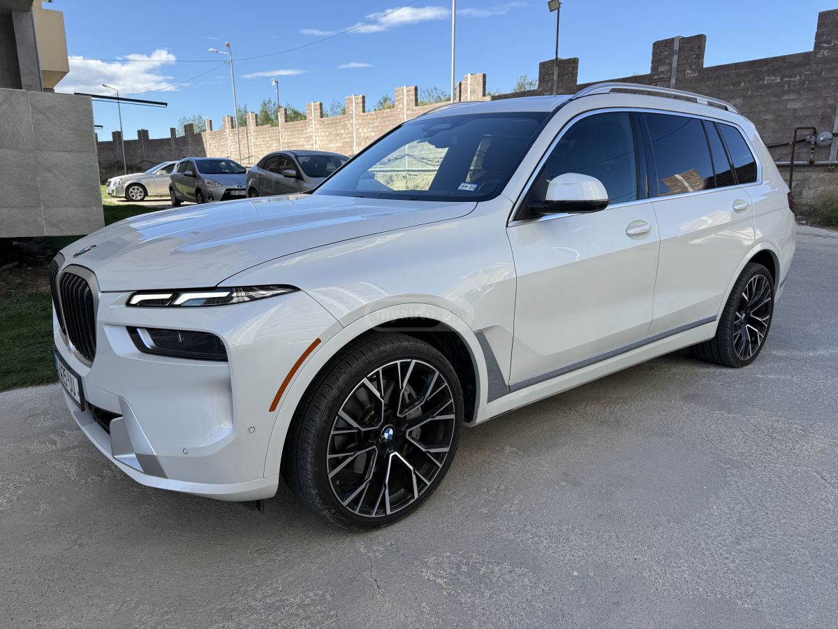 BMW xDrive40i 4dr All-Wheel Drive — миниатюра 2