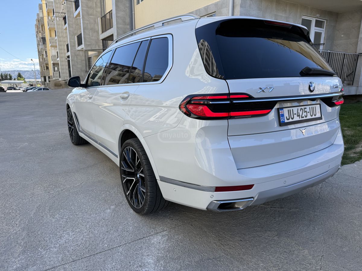 BMW xDrive40i 4dr All-Wheel Drive — миниатюра 9