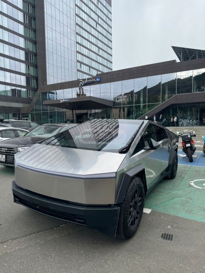 Tesla Cybertruck All wheel drive 2024 — миниатюра 2