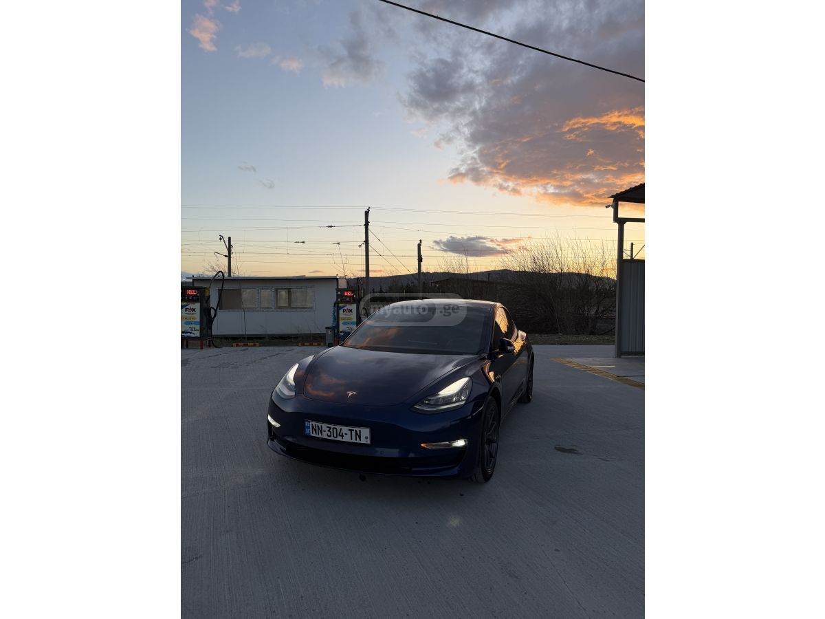 Tesla Model 3 - фото 1