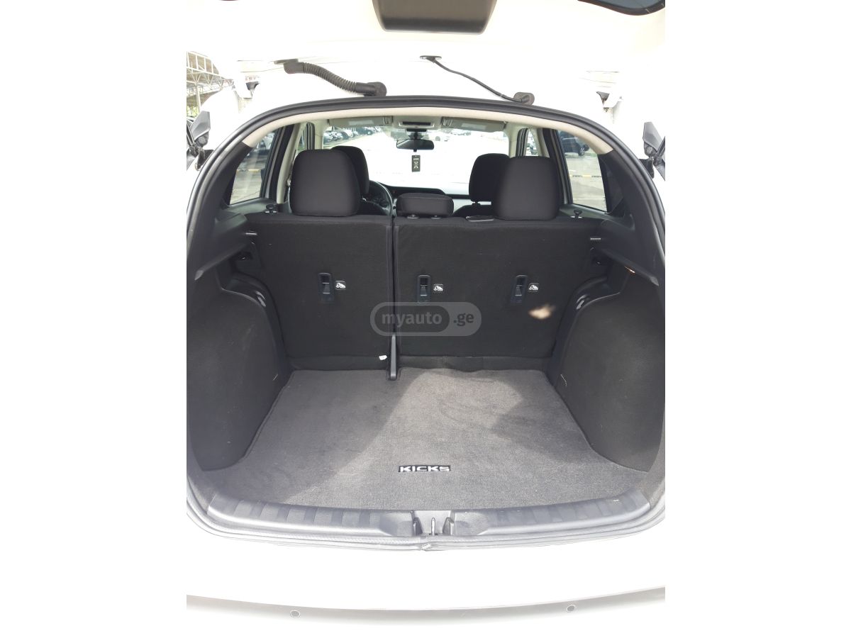 Nissan Kicks SV 4dr Front-Wheel Drive CVT 2023 — миниатюра 11