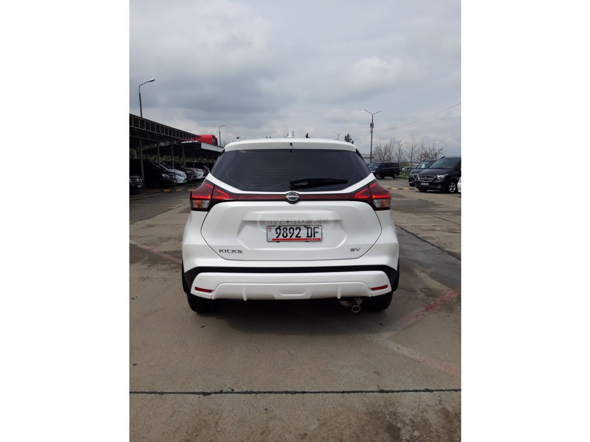 Nissan Kicks SV 4dr Front-Wheel Drive CVT 2023 — миниатюра 5