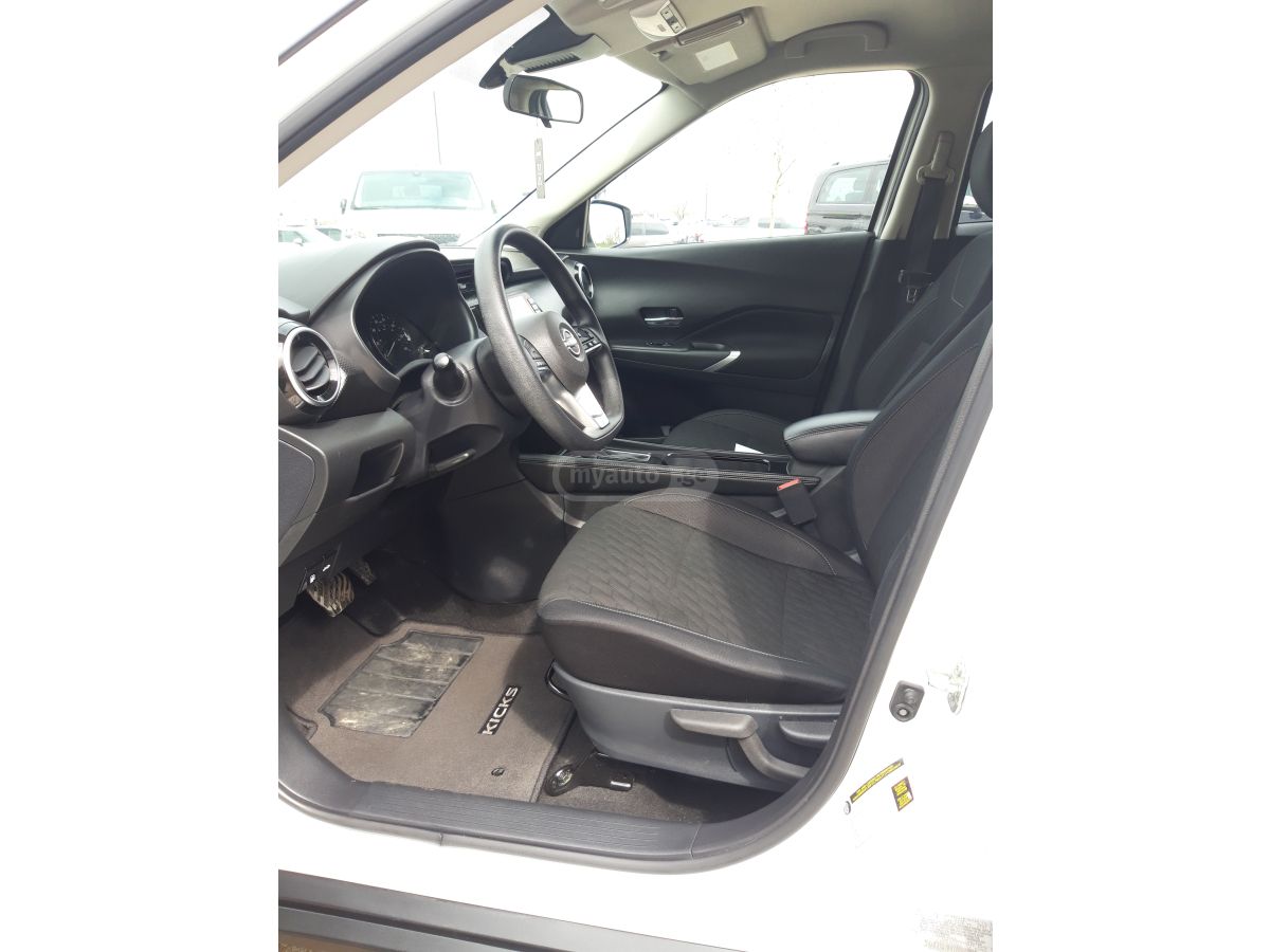 Nissan Kicks SV 4dr Front-Wheel Drive CVT 2023 — миниатюра 9