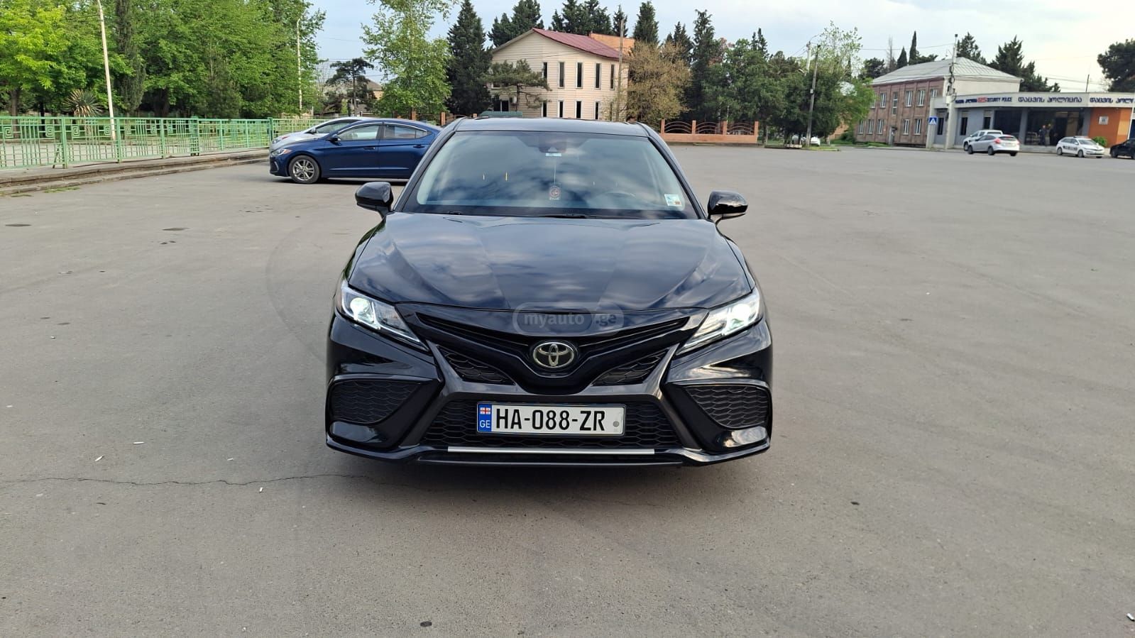 Toyota Camry - фото 2