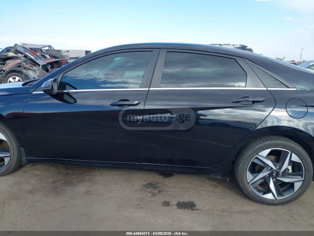 Hyundai Elantra - фото 11