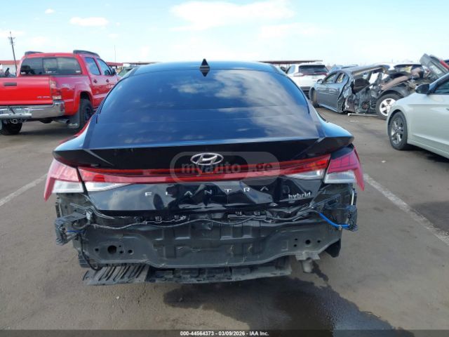 Hyundai Elantra - фото 12