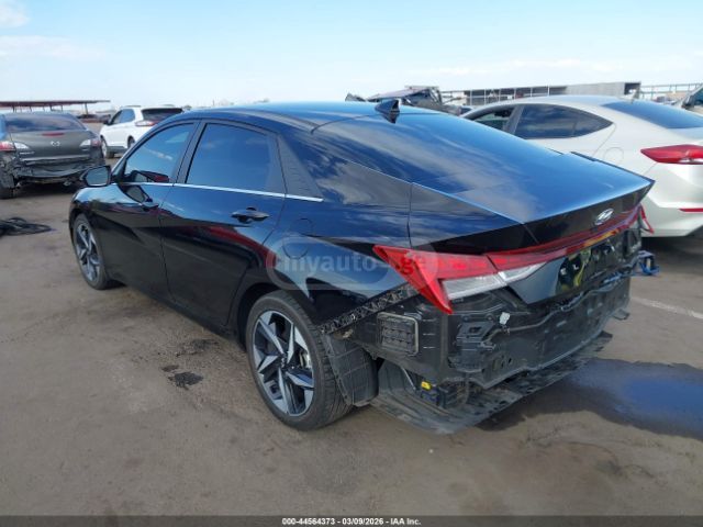 Hyundai Elantra - фото 3