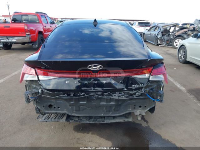 Hyundai Elantra - фото 6