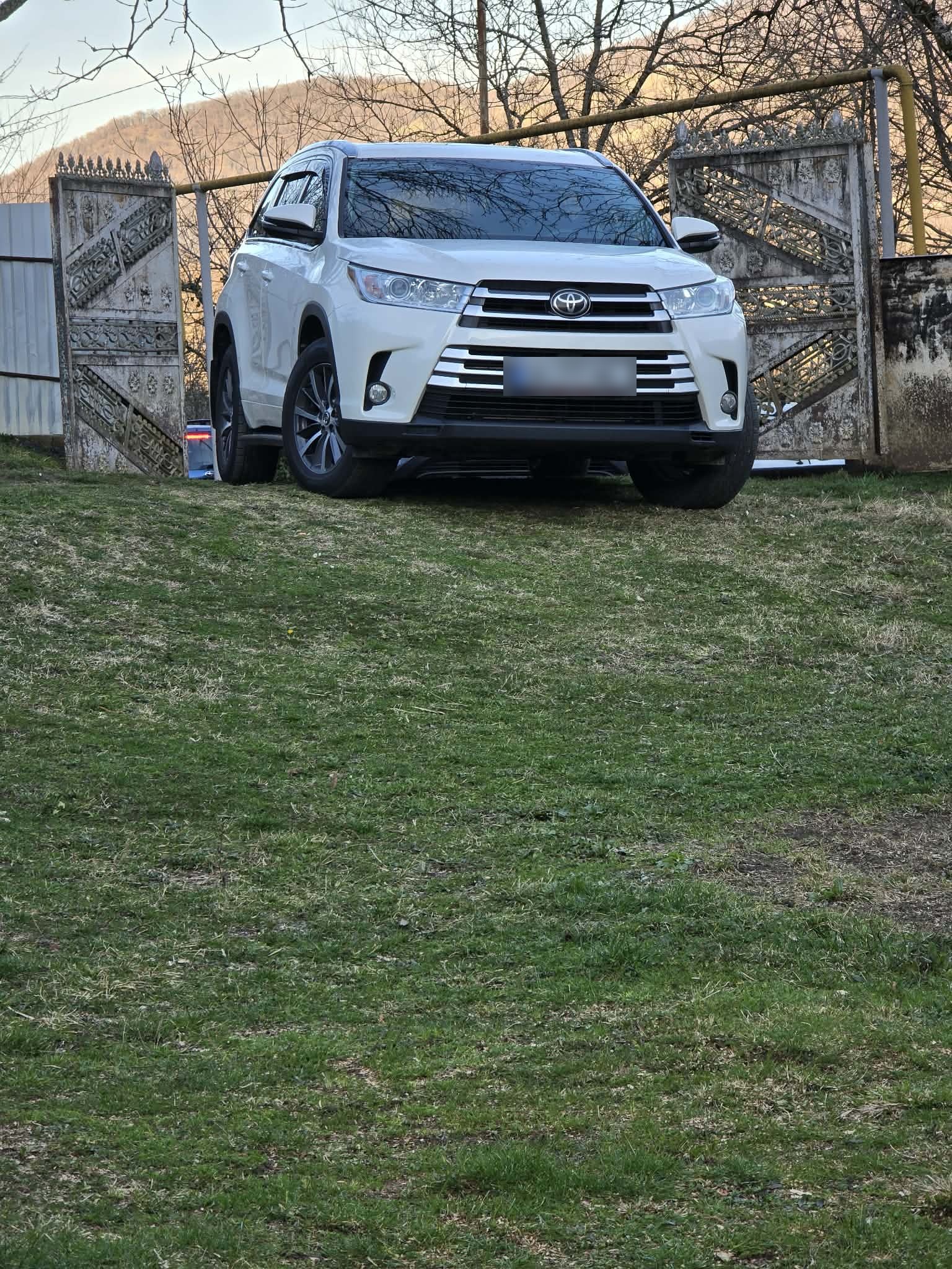 Toyota Highlander - фото 1