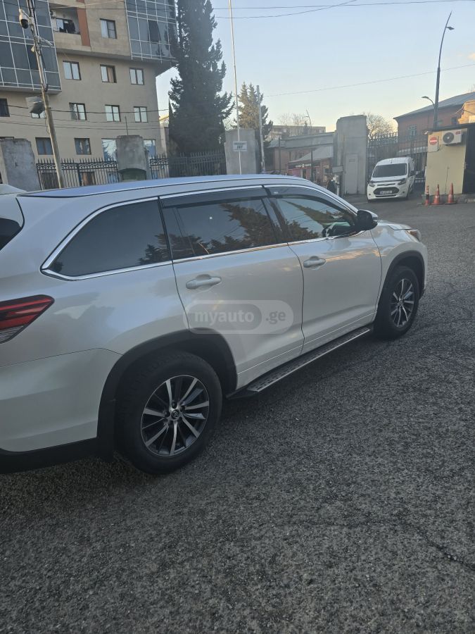 Toyota Highlander - фото 3