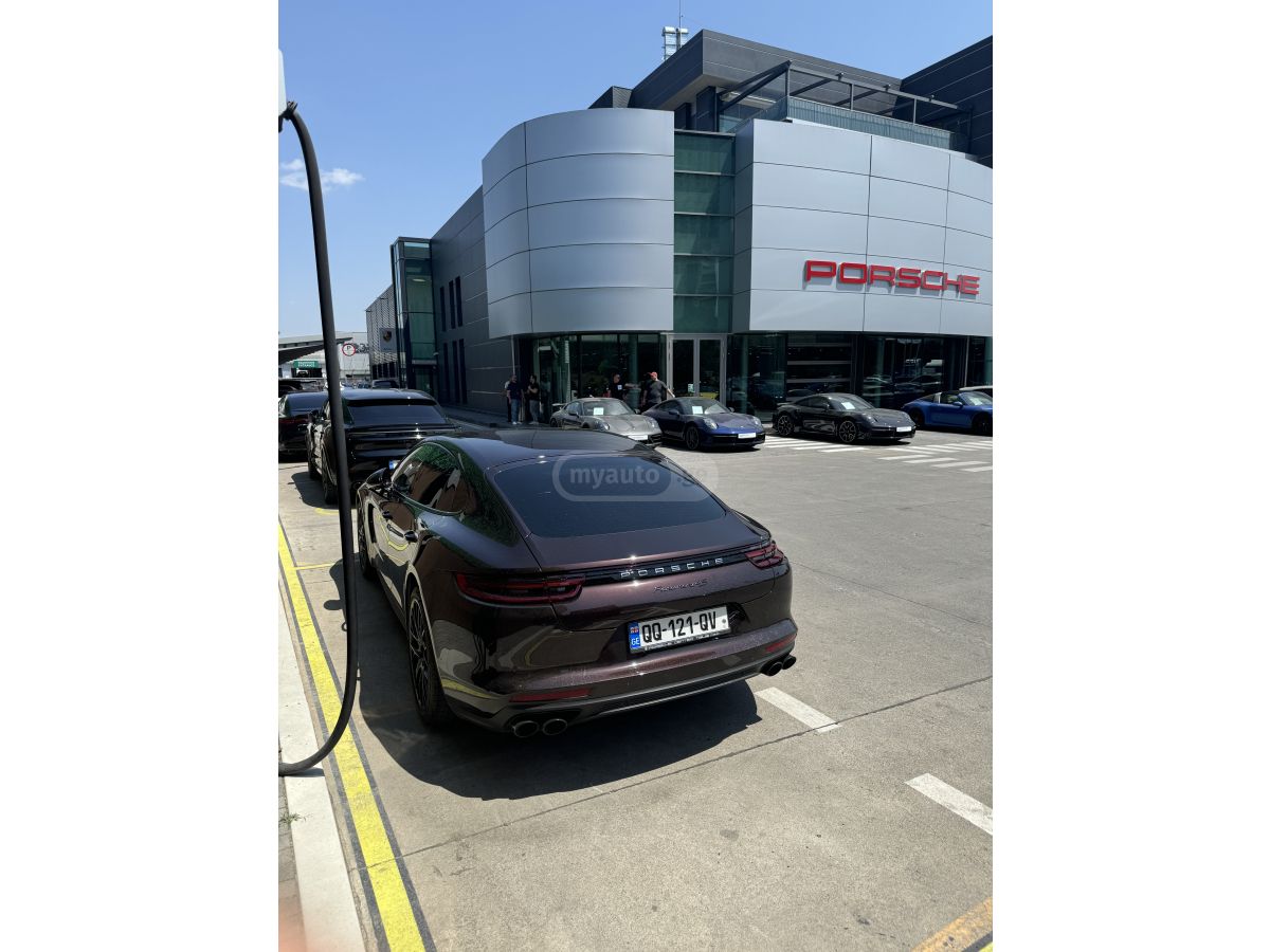 Porsche Panamera - фото 1