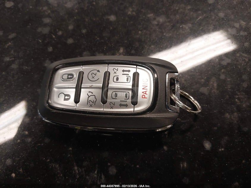 Chrysler Pacifica 2024 — миниатюра 10