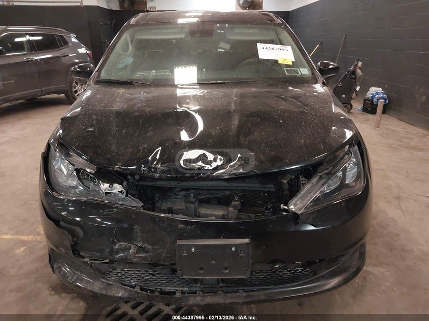 Chrysler Pacifica 2024 — миниатюра 11