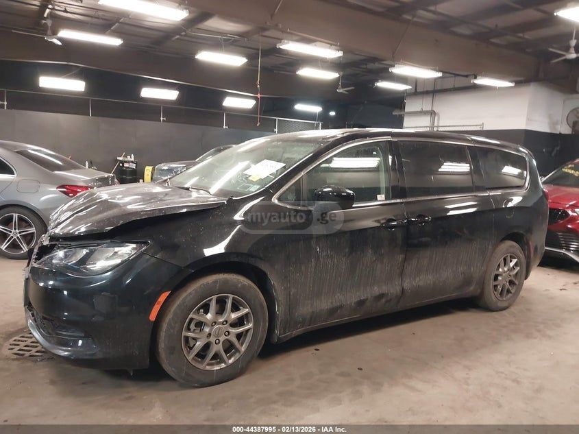 Chrysler Pacifica 2024 — миниатюра 13