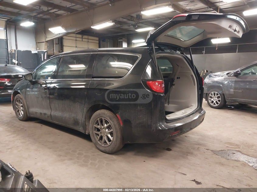 Chrysler Pacifica 2024 — миниатюра 3