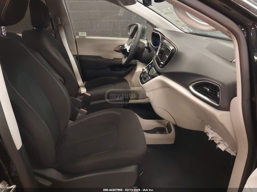 Chrysler Pacifica 2024 — миниатюра 5