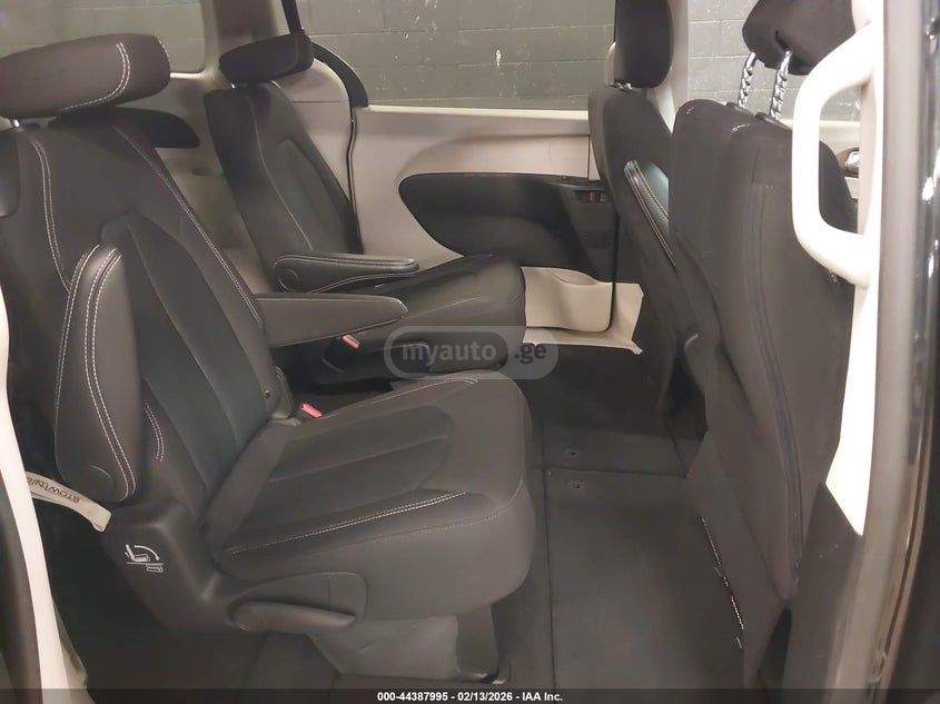 Chrysler Pacifica 2024 — миниатюра 8