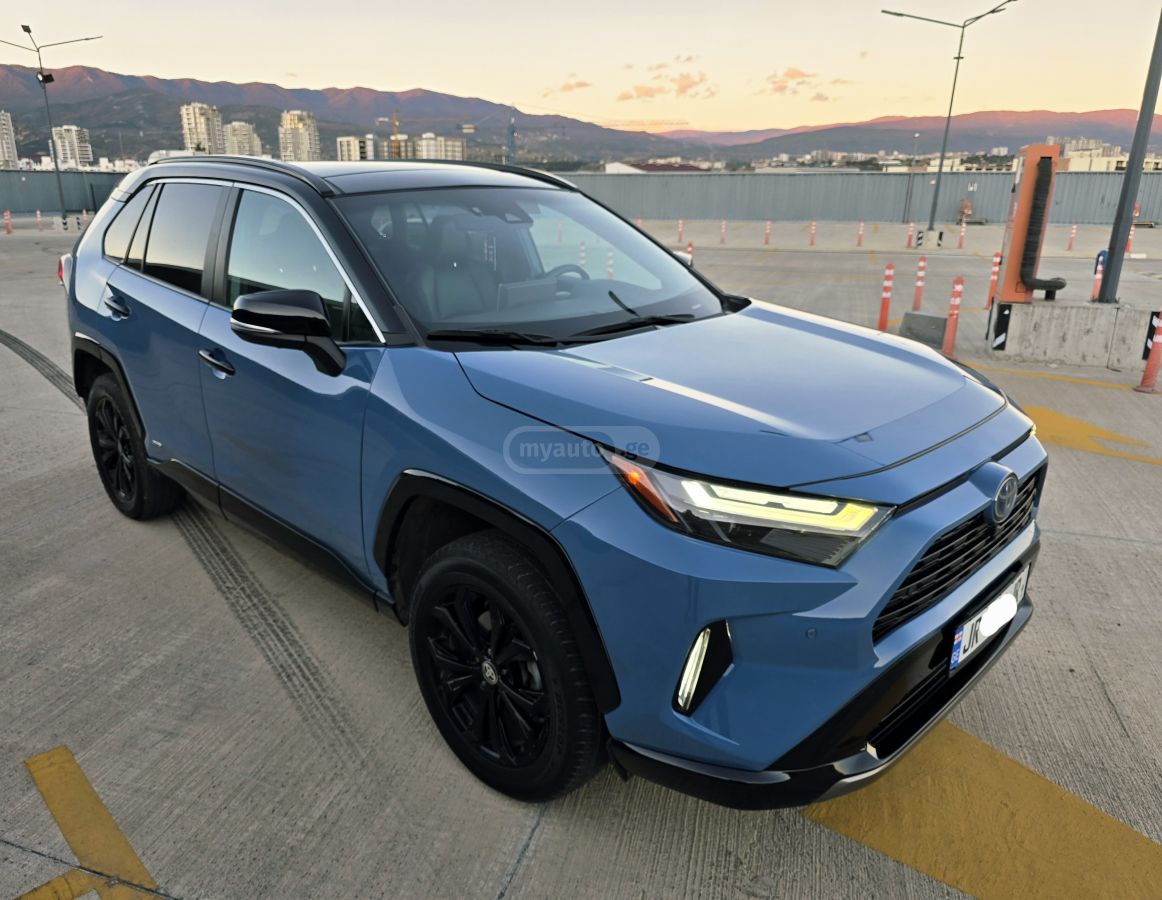 Toyota XSE HYBRID - FULL Options — миниатюра 1