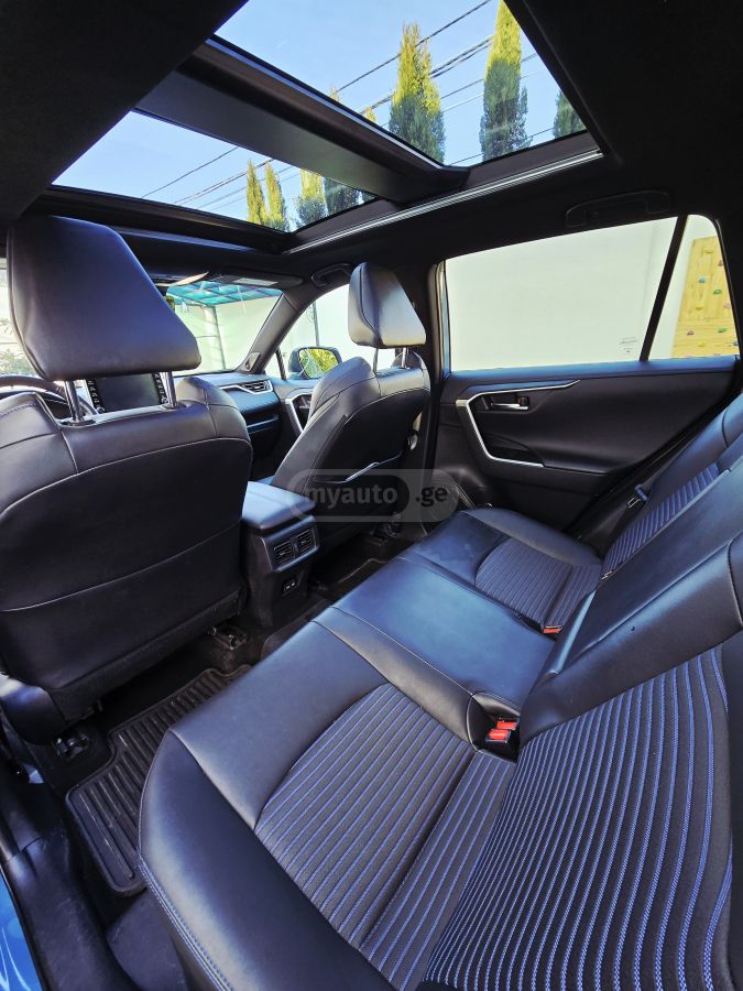 Toyota XSE HYBRID - FULL Options — миниатюра 8