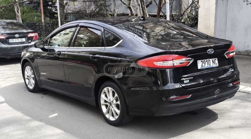Ford Fusion - фото 3