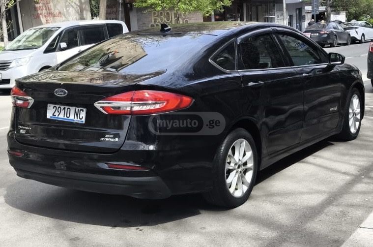Ford Fusion - фото 4